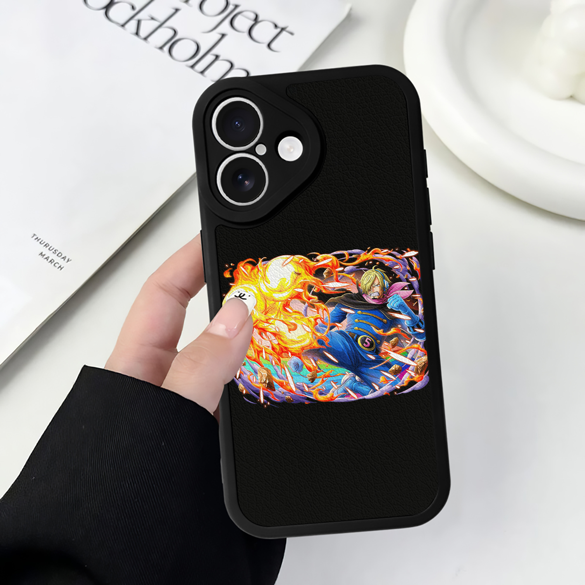 （画像用） ワンピース サンジ ONE PIECE Sanji 【iPhone 16シリーズ対応】シリコンスマホケース（レザー調） 材質：シリコン